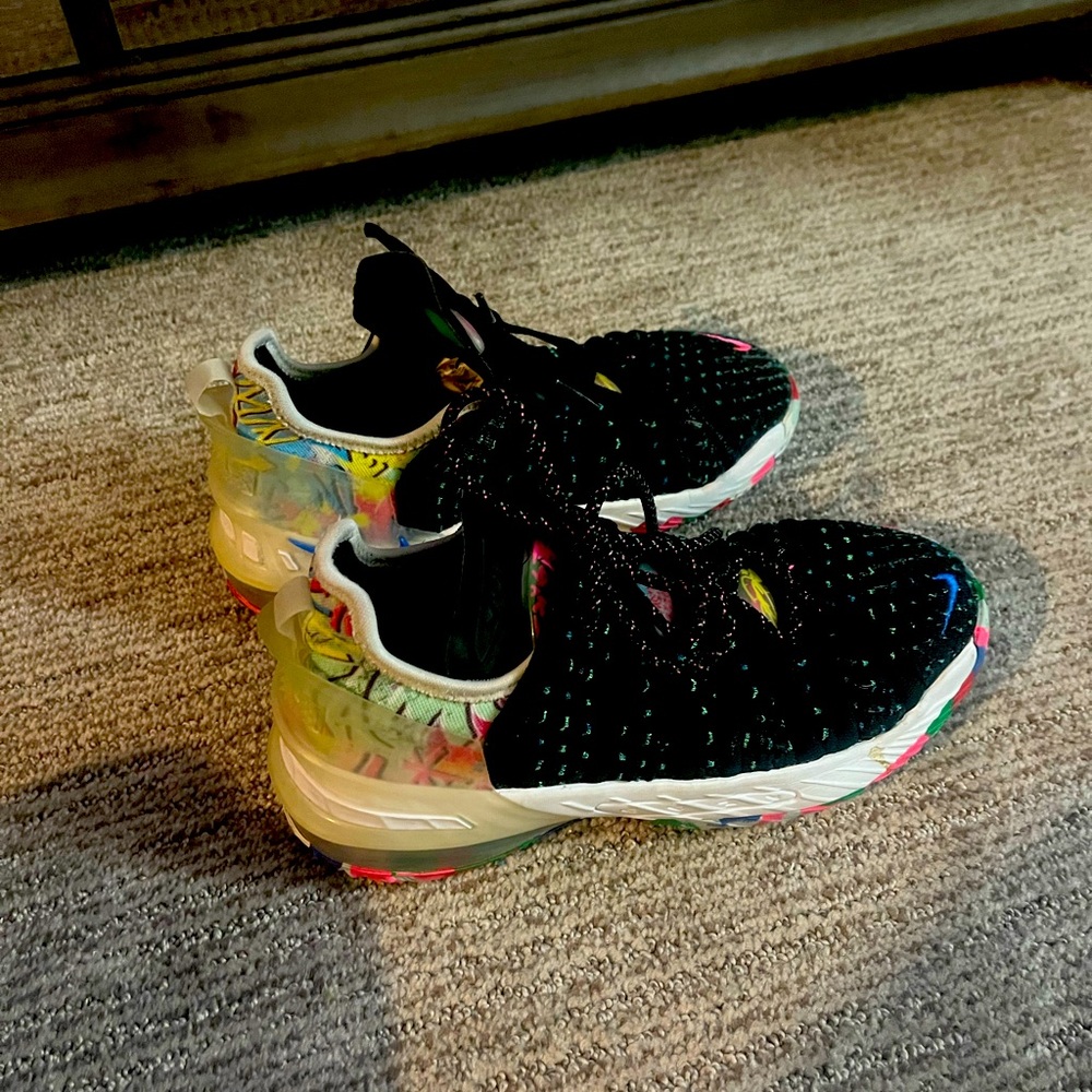 Nike lebron basketball shoes
